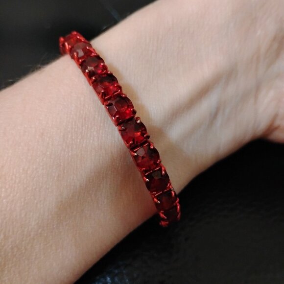 Chic Red Square Faceted Crystals In Cells Linked Bracelet On Elastic - Picture 2 of 10